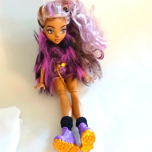 MATTEL MONSTER HIGH CLAWDEEN WOLF DOLL WITH CLOTHES G3 REBOOT 2022 - Picture 1 of 3